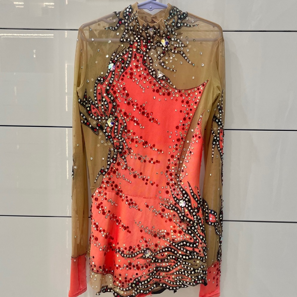 Chest width: about 27 inches; Waist: about 20 inches; Lenth: 23 inches.